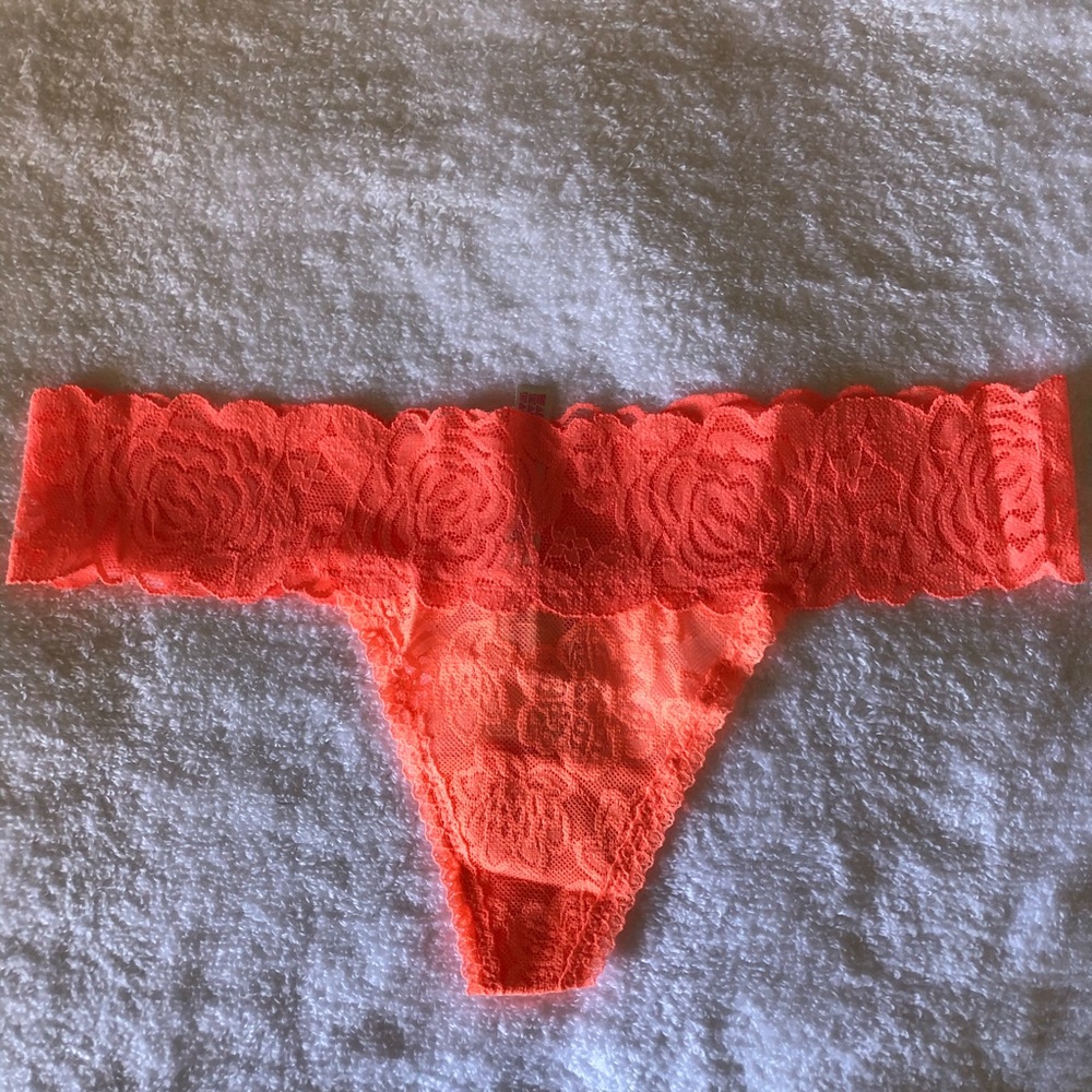 PINK Victoria’s Secret Peach Lace Trim Thong NWT